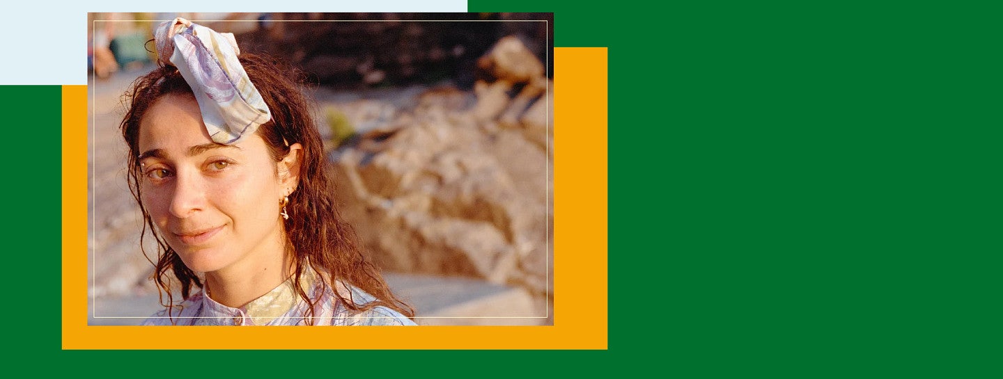Alexi Pappas has long dark hair.